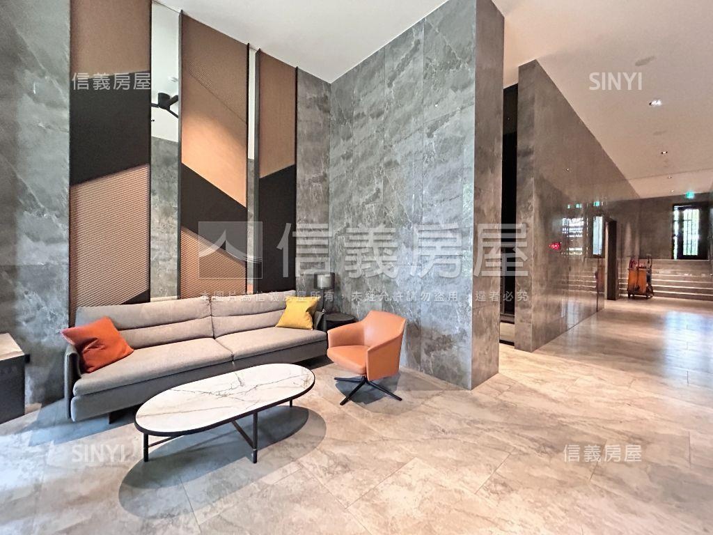 精銳闊次頂樓三房平車房屋室內格局與周邊環境