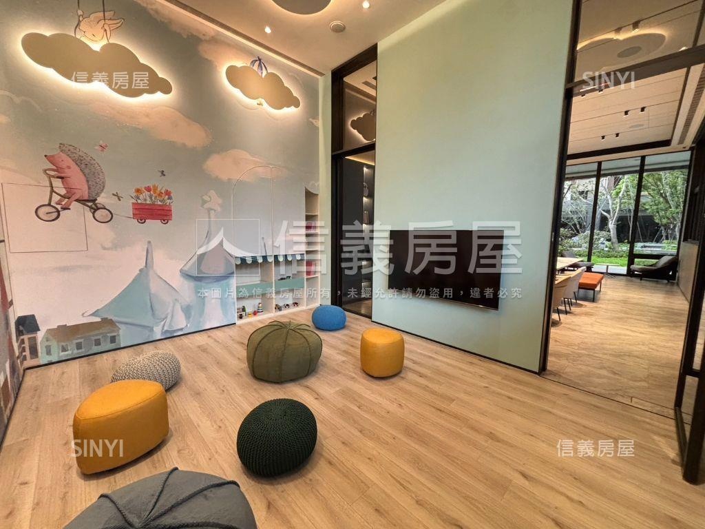 精銳闊次頂樓三房平車房屋室內格局與周邊環境