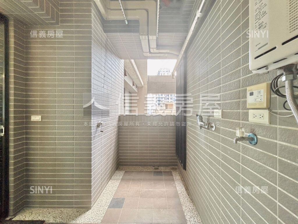 椰林昂遼闊山景大三房房屋室內格局與周邊環境