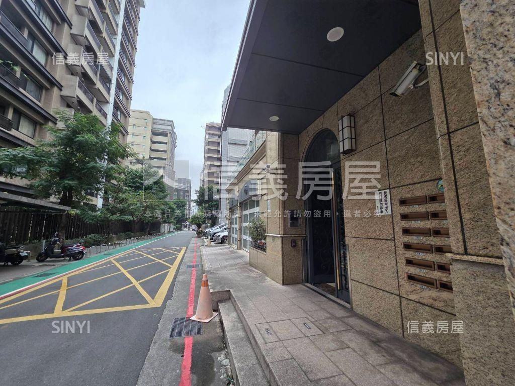 ▲新生北路前棟三房車位▲房屋室內格局與周邊環境