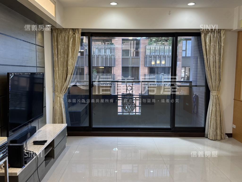 朝日邊間雙坡平車位房屋室內格局與周邊環境