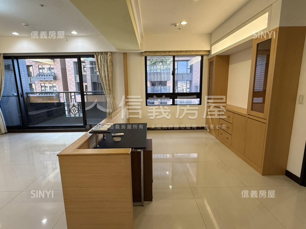 朝日邊間雙坡平車位房屋室內格局與周邊環境