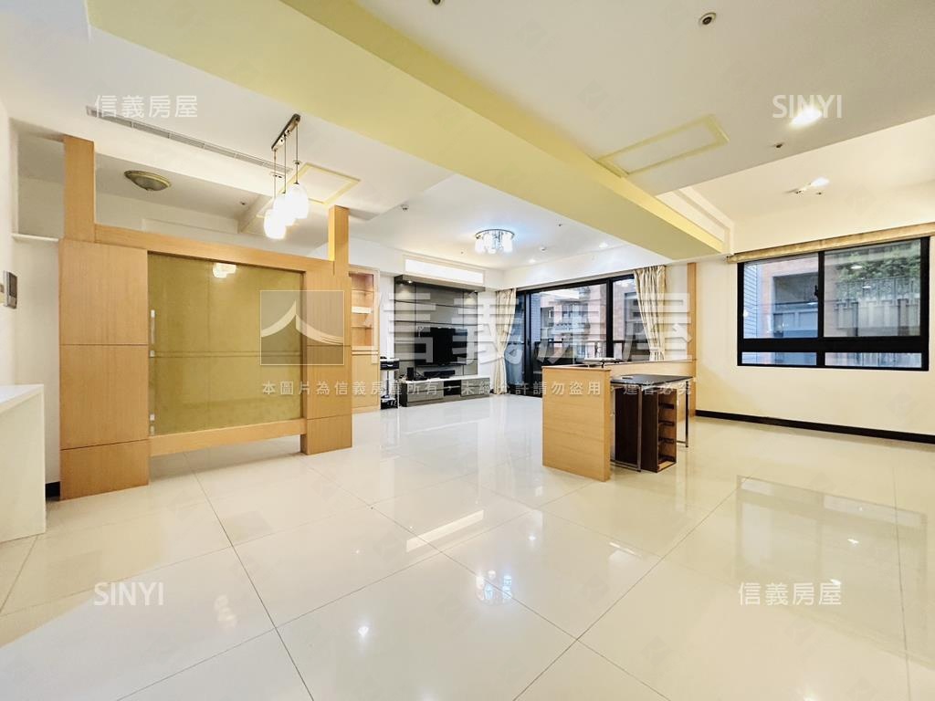 朝日邊間雙坡平車位房屋室內格局與周邊環境