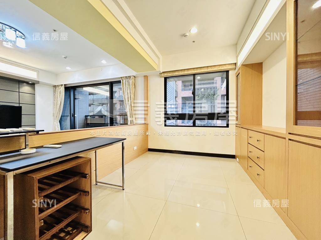 朝日邊間雙坡平車位房屋室內格局與周邊環境