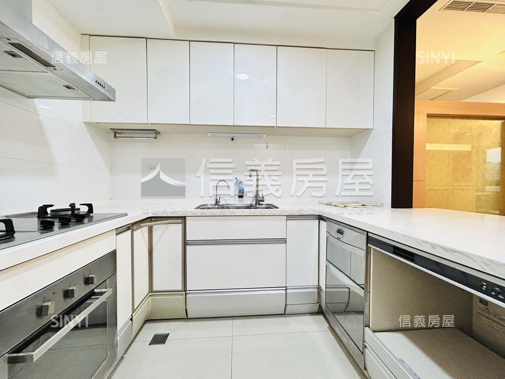 朝日邊間雙坡平車位房屋室內格局與周邊環境