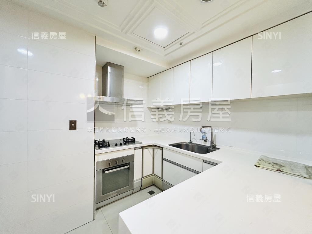 朝日邊間雙坡平車位房屋室內格局與周邊環境