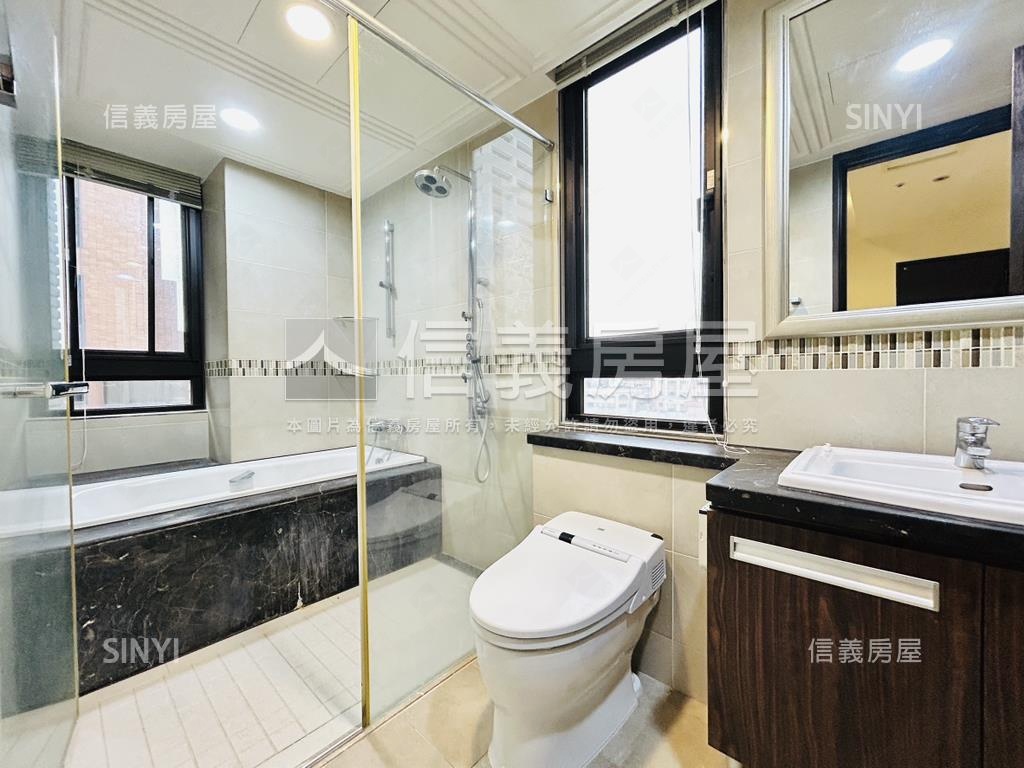 朝日邊間雙坡平車位房屋室內格局與周邊環境