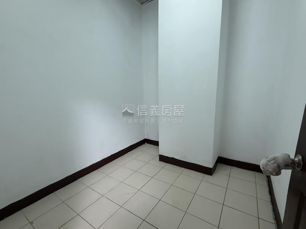 新莊丹鳳捷運旁１＋２樓房屋室內格局與周邊環境
