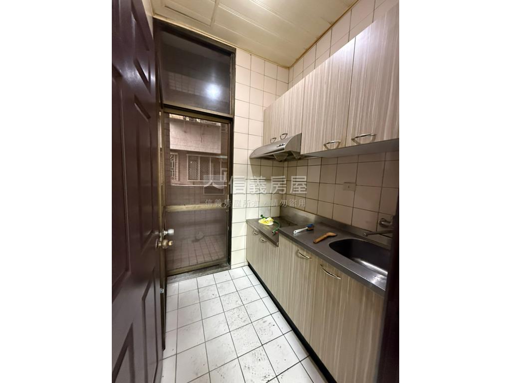 新莊丹鳳捷運旁１＋２樓房屋室內格局與周邊環境
