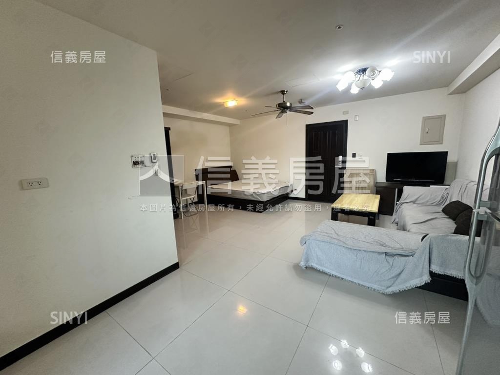 世紀凱悅朝南一房附車位房屋室內格局與周邊環境