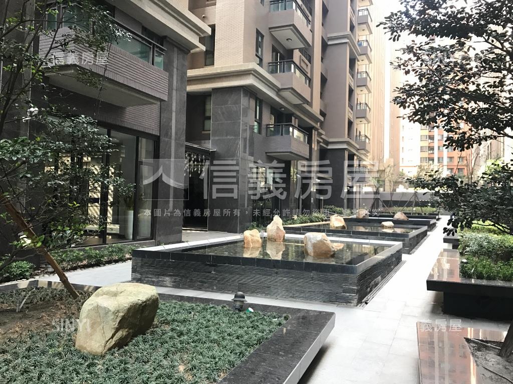 世紀凱悅朝南一房附車位房屋室內格局與周邊環境