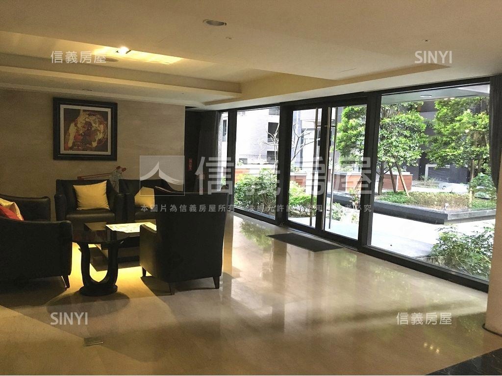 世紀凱悅朝南一房附車位房屋室內格局與周邊環境