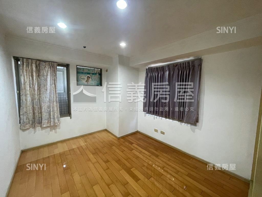 東帝士參房附車位房屋室內格局與周邊環境