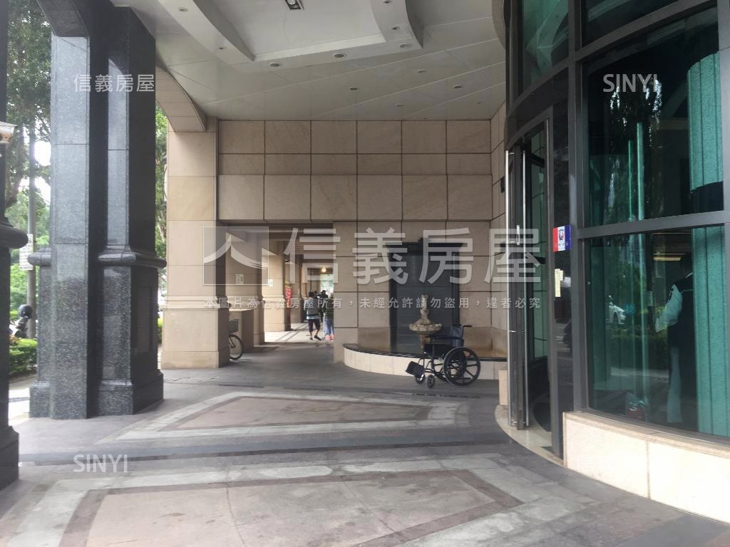 面文化二路三角窗金店面房屋室內格局與周邊環境