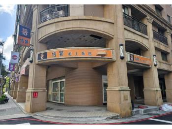 面文化二路三角窗金店面