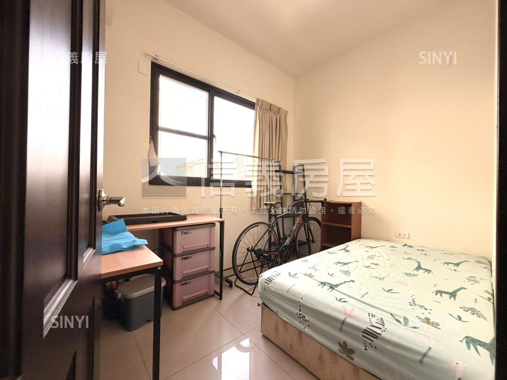 新市丨次頂樓兩房平車房屋室內格局與周邊環境