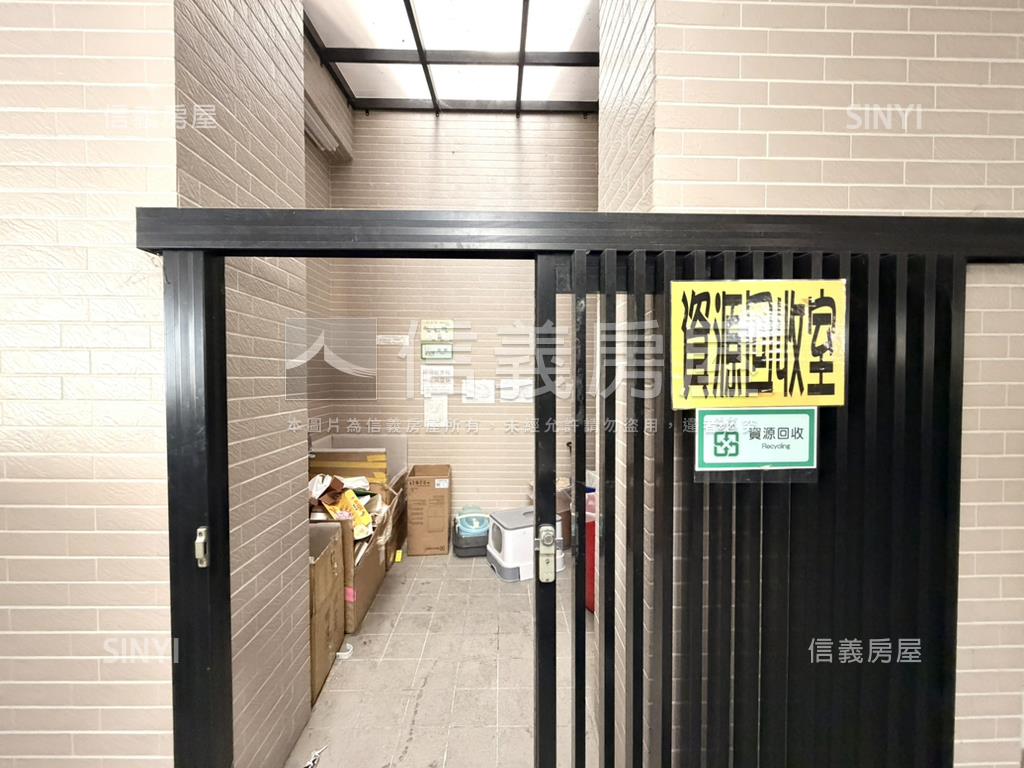 新市丨次頂樓兩房平車房屋室內格局與周邊環境