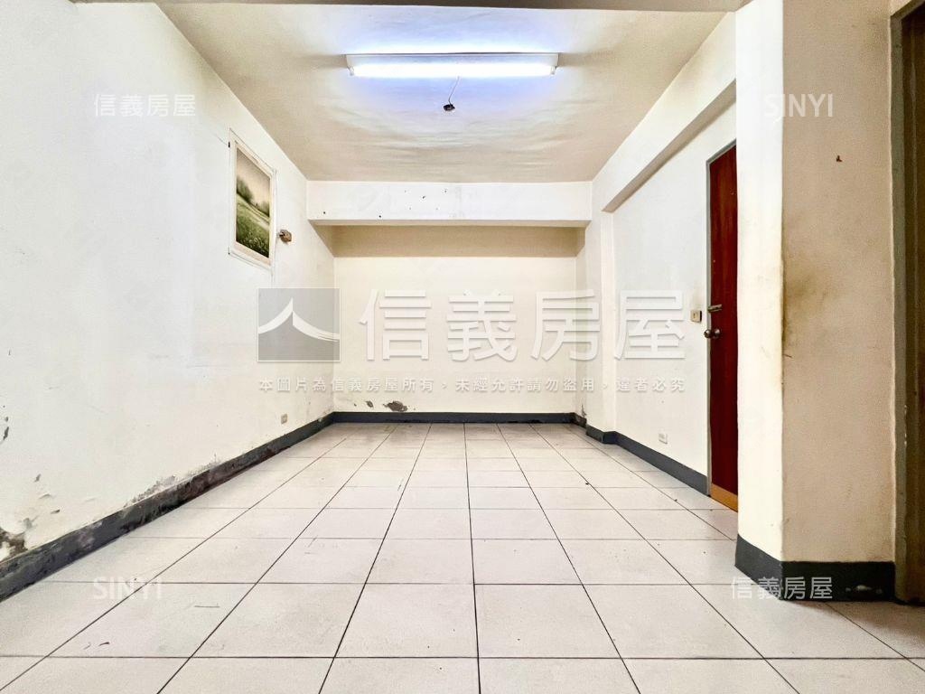 新店中正路熱鬧金店面房屋室內格局與周邊環境