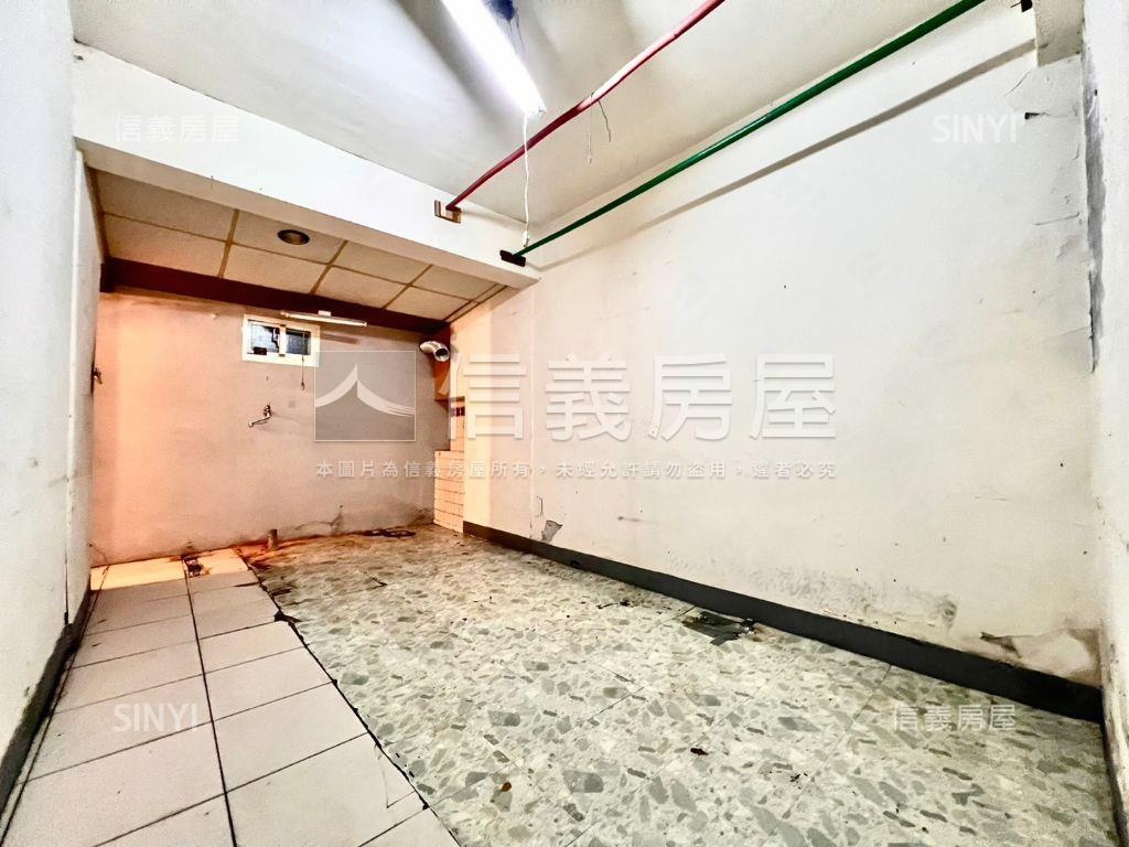 新店中正路熱鬧金店面房屋室內格局與周邊環境