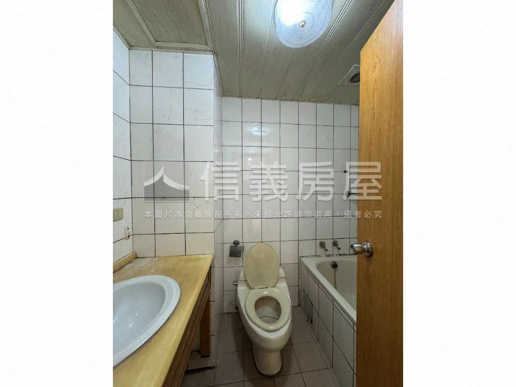 伯爵牡丹遠眺山景一房房屋室內格局與周邊環境