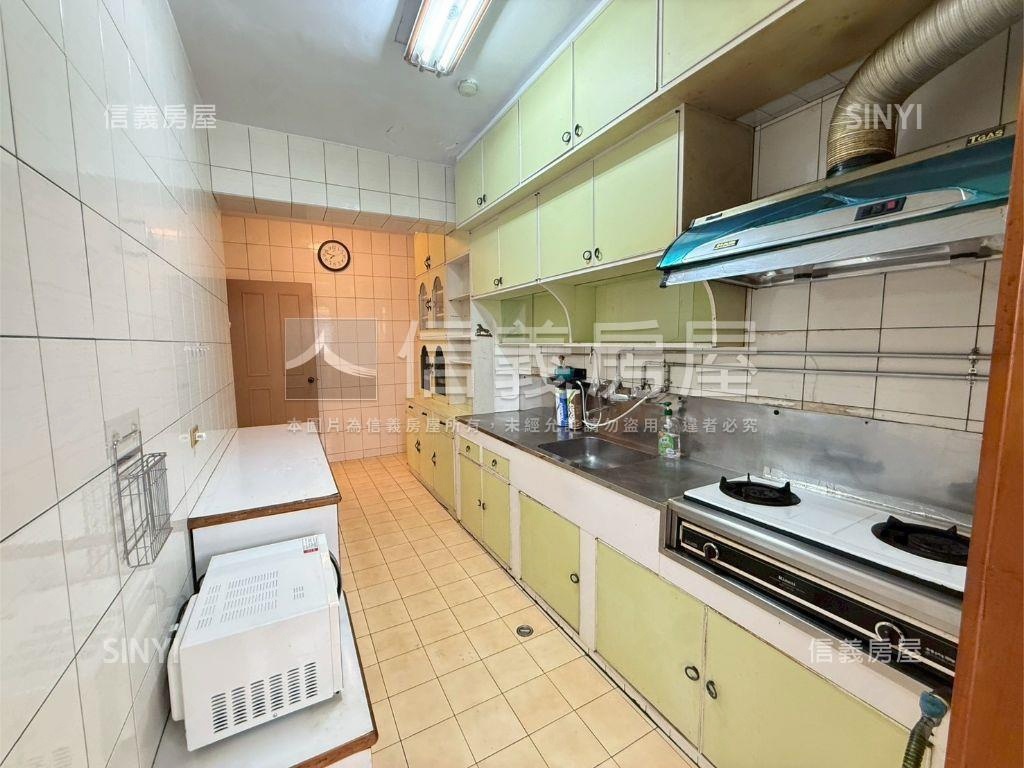 ＜電梯＞新中公園一層一戶房屋室內格局與周邊環境