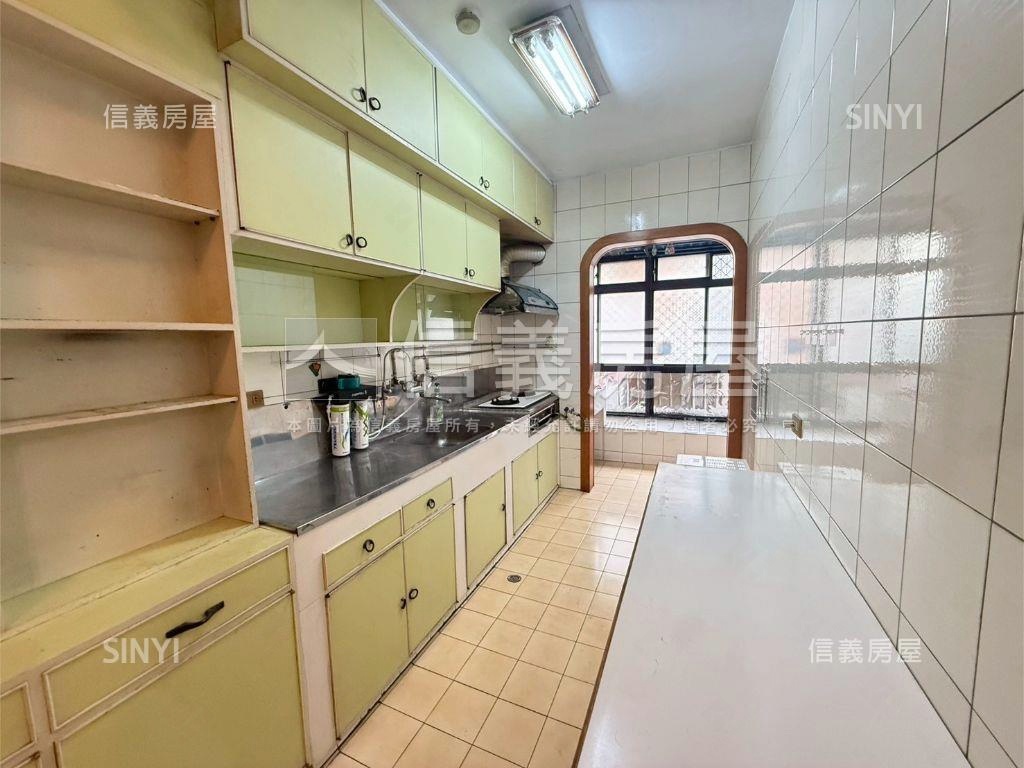 ＜電梯＞新中公園一層一戶房屋室內格局與周邊環境