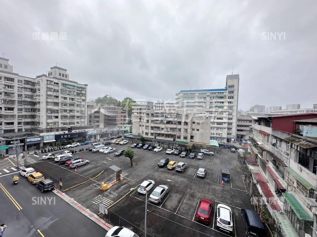 靜心中小學四房大空間房屋室內格局與周邊環境