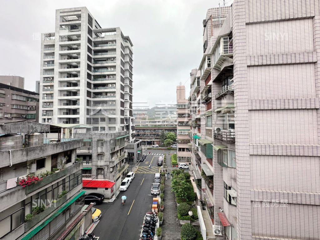 靜心中小學四房大空間房屋室內格局與周邊環境