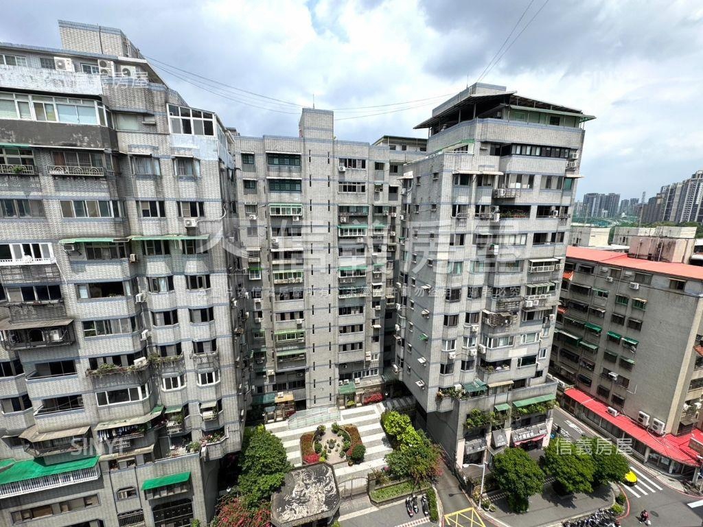 買方服務費１％捷運樓中樓房屋室內格局與周邊環境