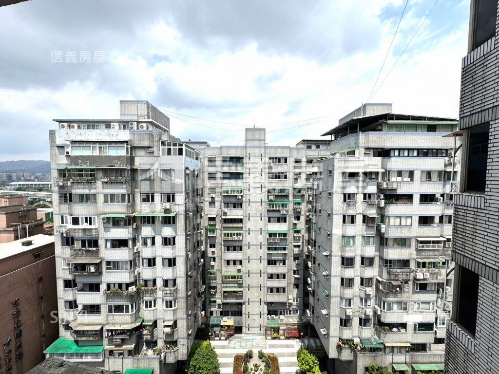 買方服務費１％捷運樓中樓房屋室內格局與周邊環境