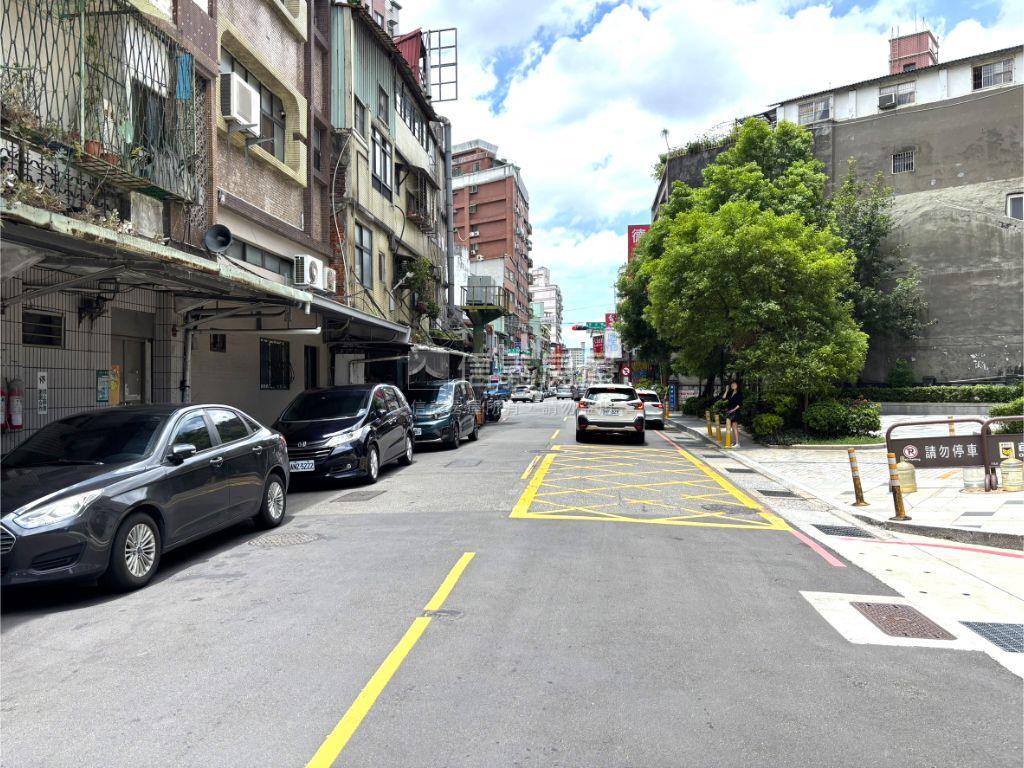 專任三重商業區透天土地房屋室內格局與周邊環境