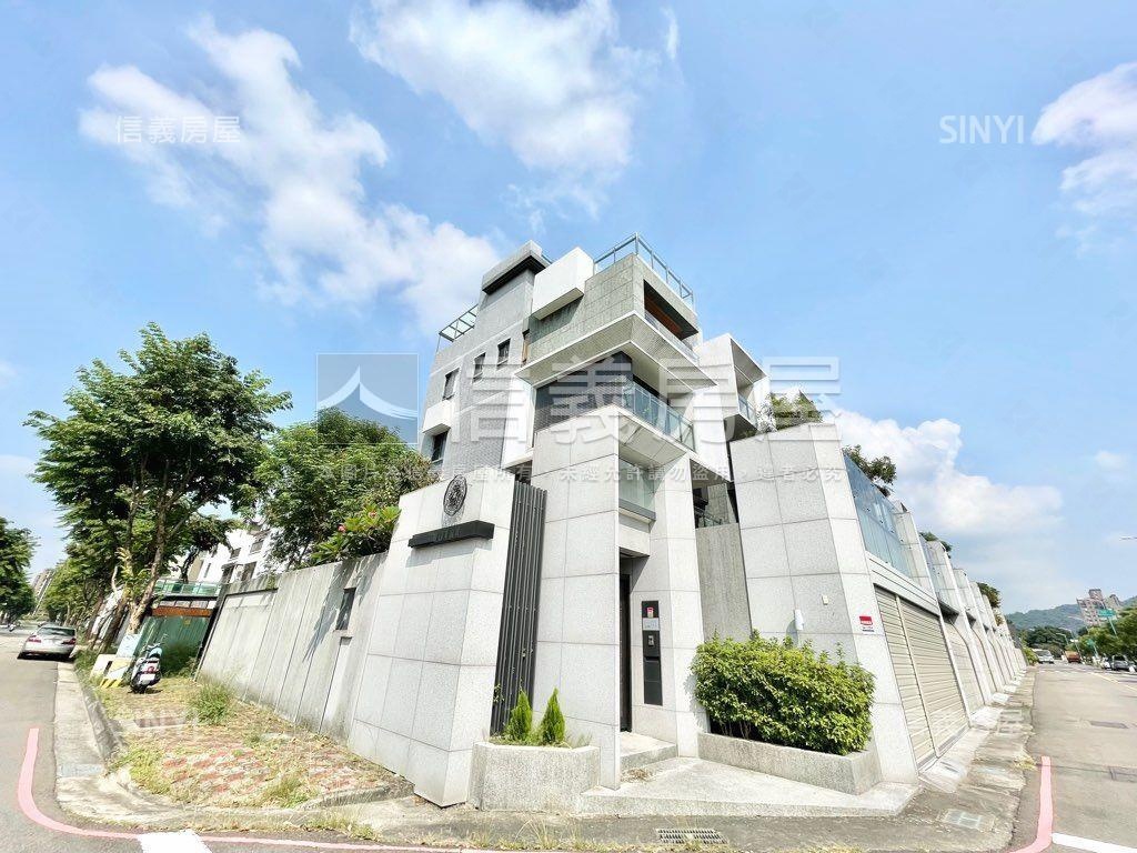 面公園景觀角間豪墅房屋室內格局與周邊環境