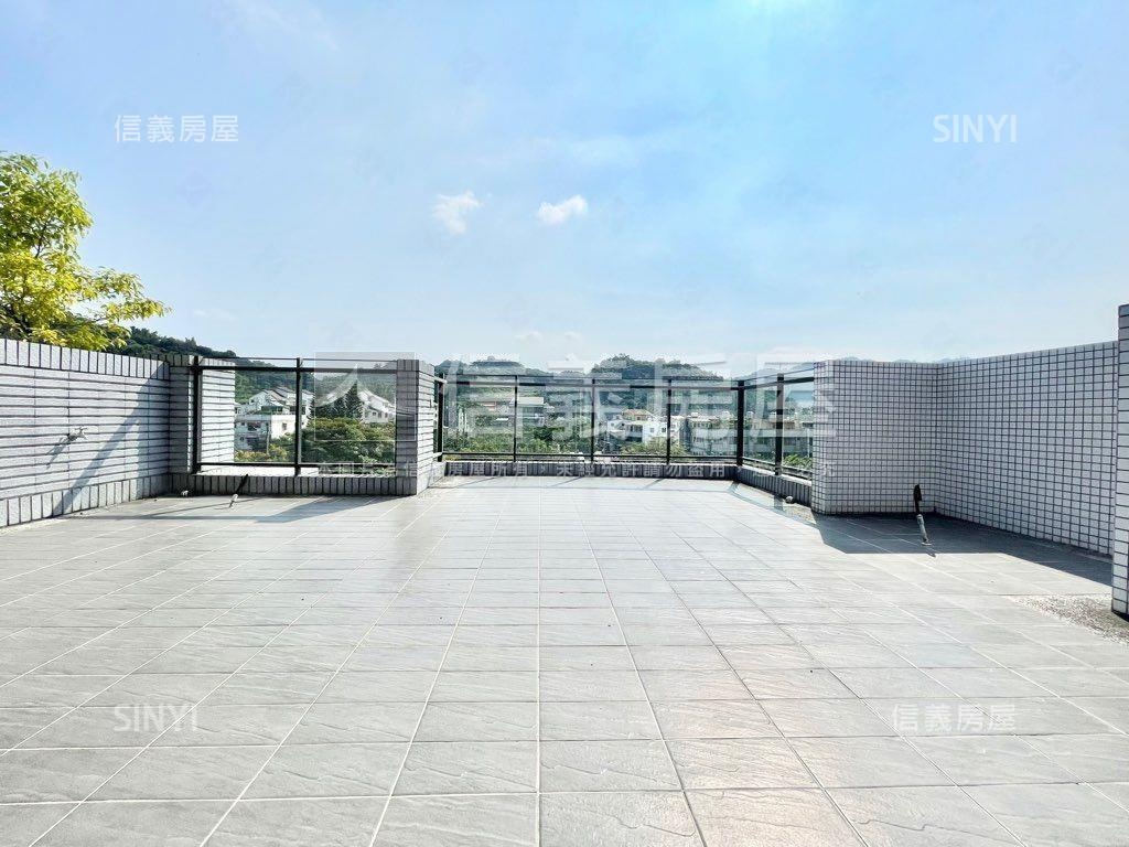 面公園景觀角間豪墅房屋室內格局與周邊環境