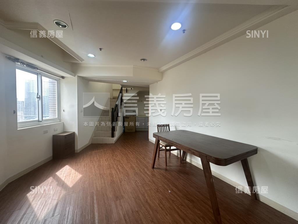 創遊美人邊間樓中樓房屋室內格局與周邊環境