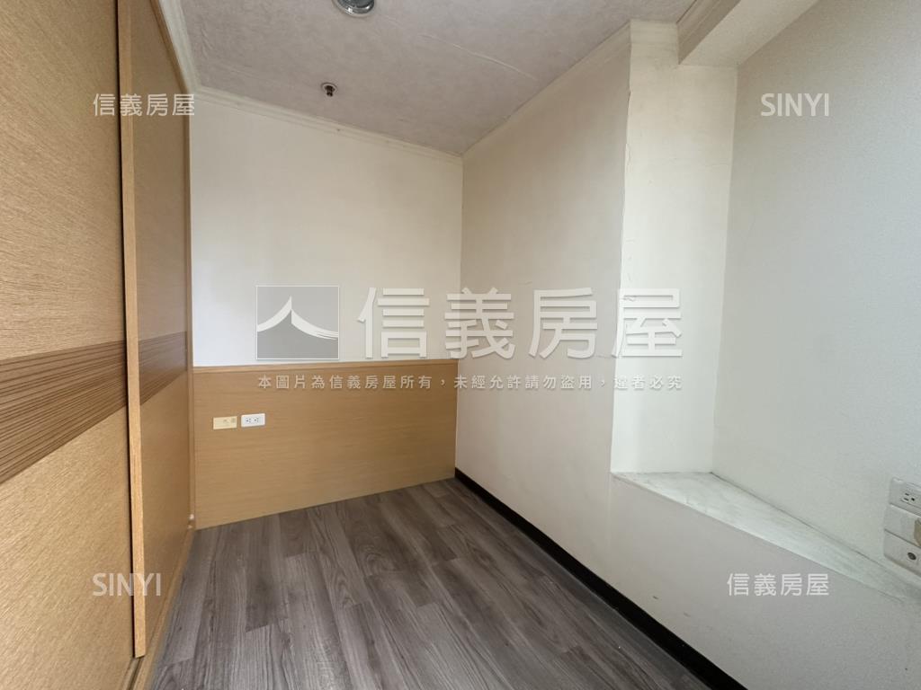 創遊美人邊間樓中樓房屋室內格局與周邊環境