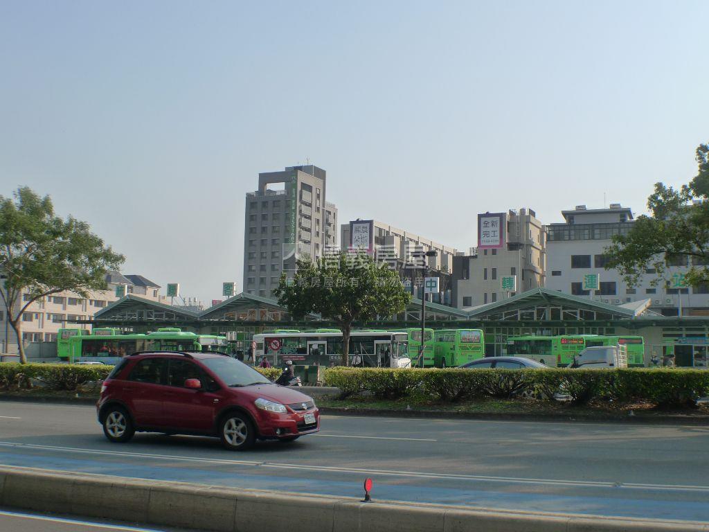 林鼎跨界高樓層三房平車房屋室內格局與周邊環境