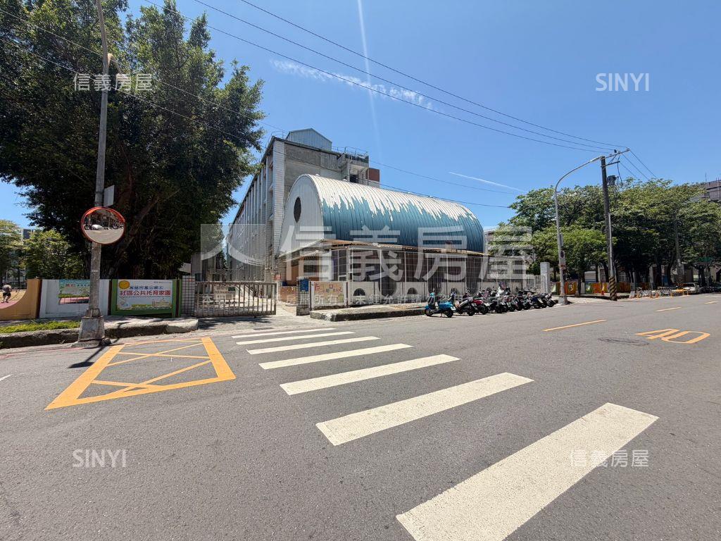 鳳山面國小金店面房屋室內格局與周邊環境