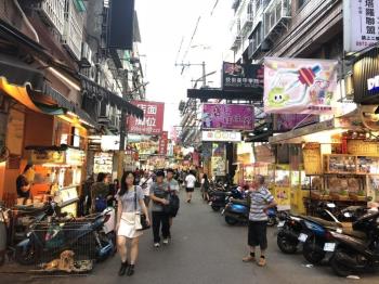 逢甲便當街吃市店面Ｃ可談