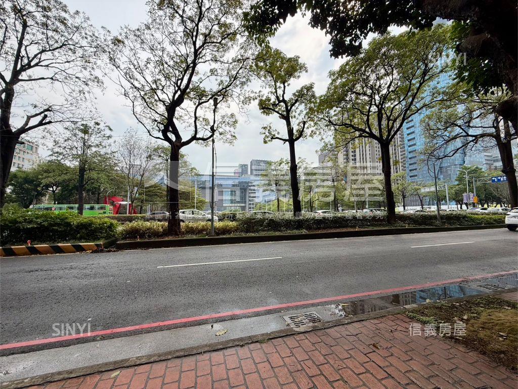 台灣隱賦高樓２房房屋室內格局與周邊環境