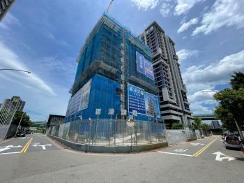 左岸。面公園。兩房平面車