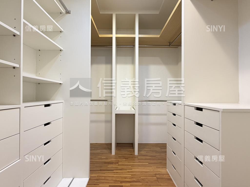 高鐵區椰林大面寬臨路透天房屋室內格局與周邊環境