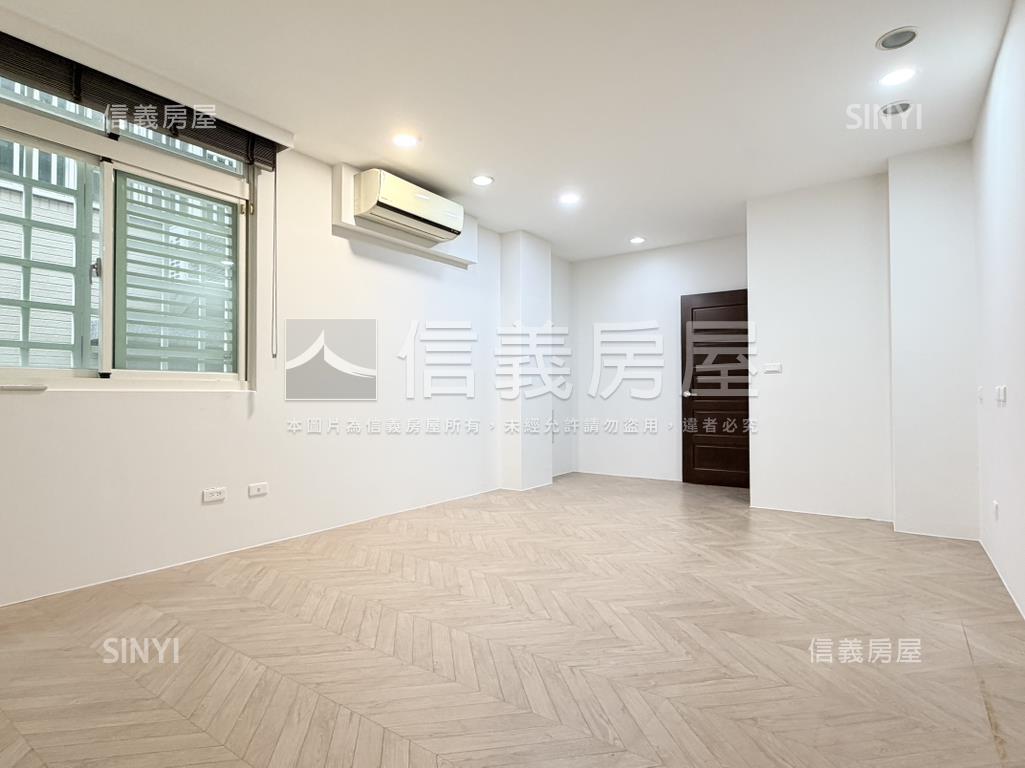 高鐵區椰林大面寬臨路透天房屋室內格局與周邊環境