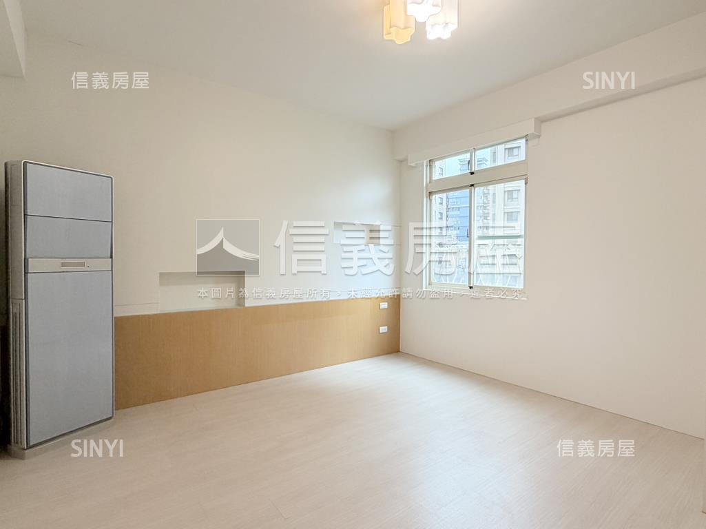 高鐵區椰林大面寬臨路透天房屋室內格局與周邊環境