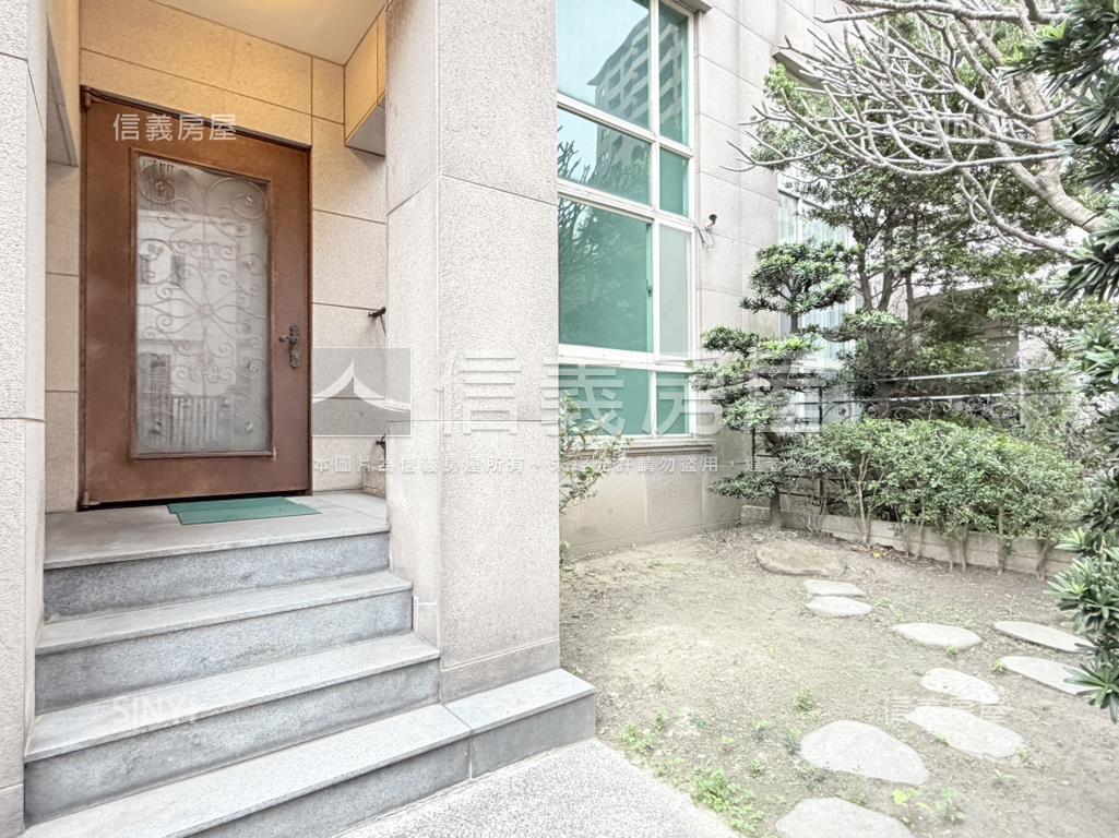 高鐵區椰林大面寬臨路透天房屋室內格局與周邊環境