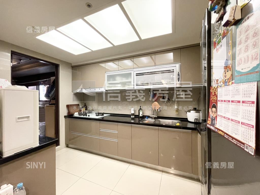 合環御景典雅三房車位房屋室內格局與周邊環境