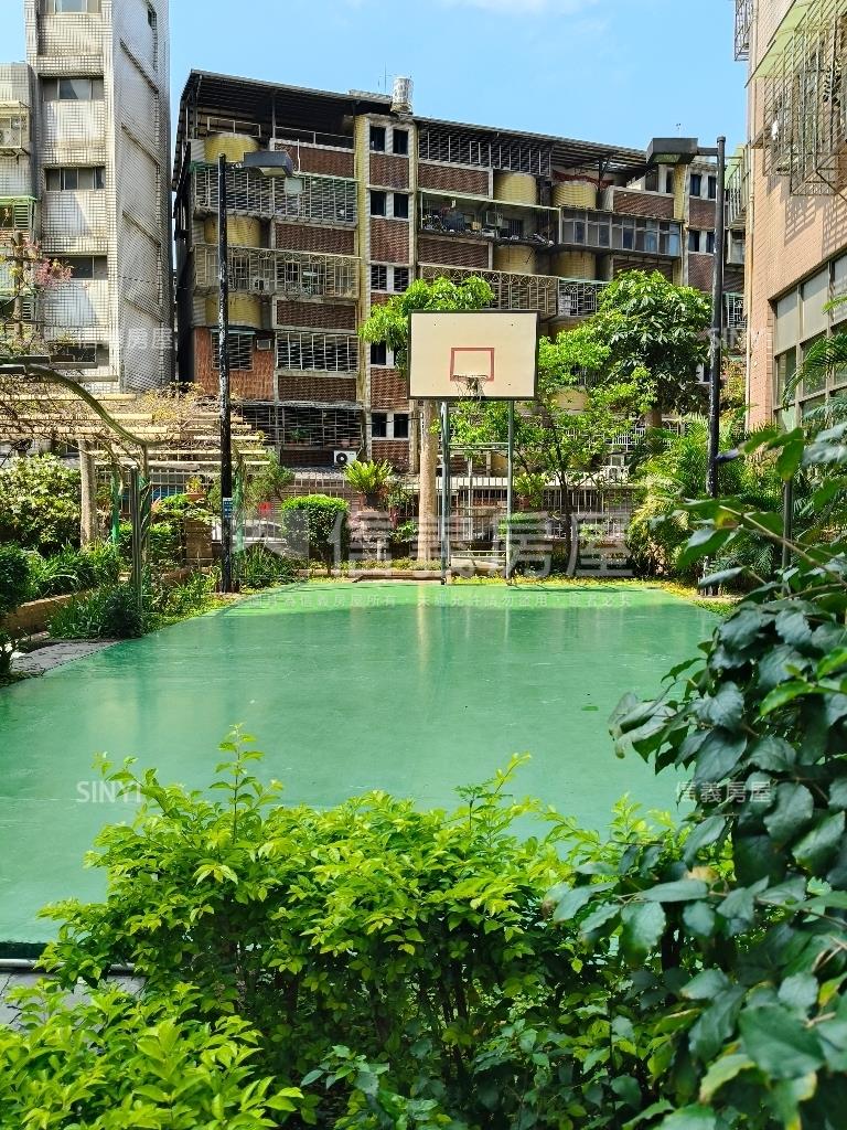 海山大地電梯美兩房房屋室內格局與周邊環境