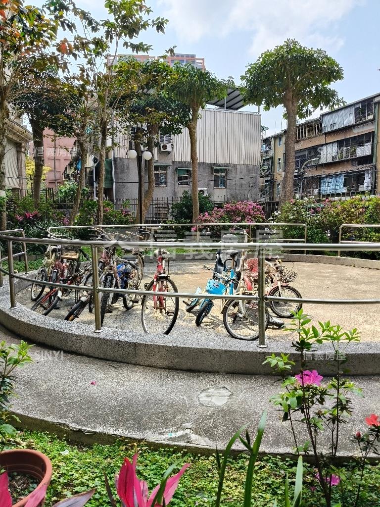 海山大地電梯美兩房房屋室內格局與周邊環境