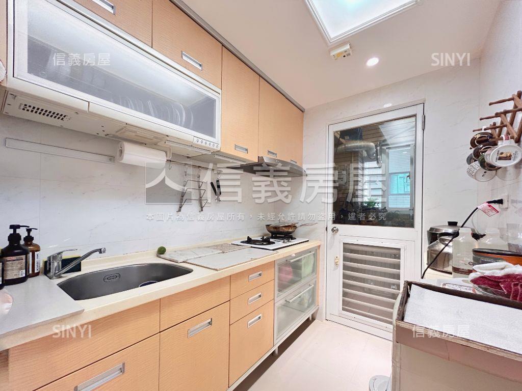 春城麗池採光美妝兩房車位房屋室內格局與周邊環境