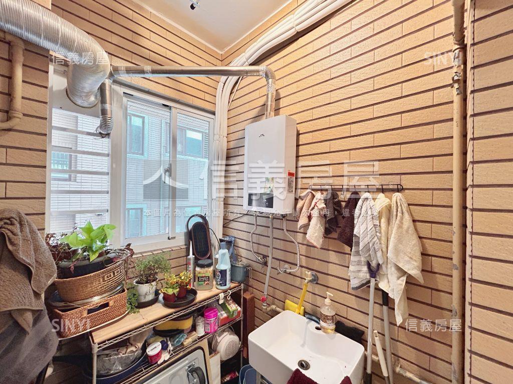 春城麗池採光美妝兩房車位房屋室內格局與周邊環境