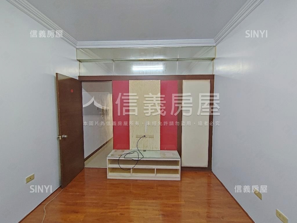 五甲商圈精美透天房屋室內格局與周邊環境